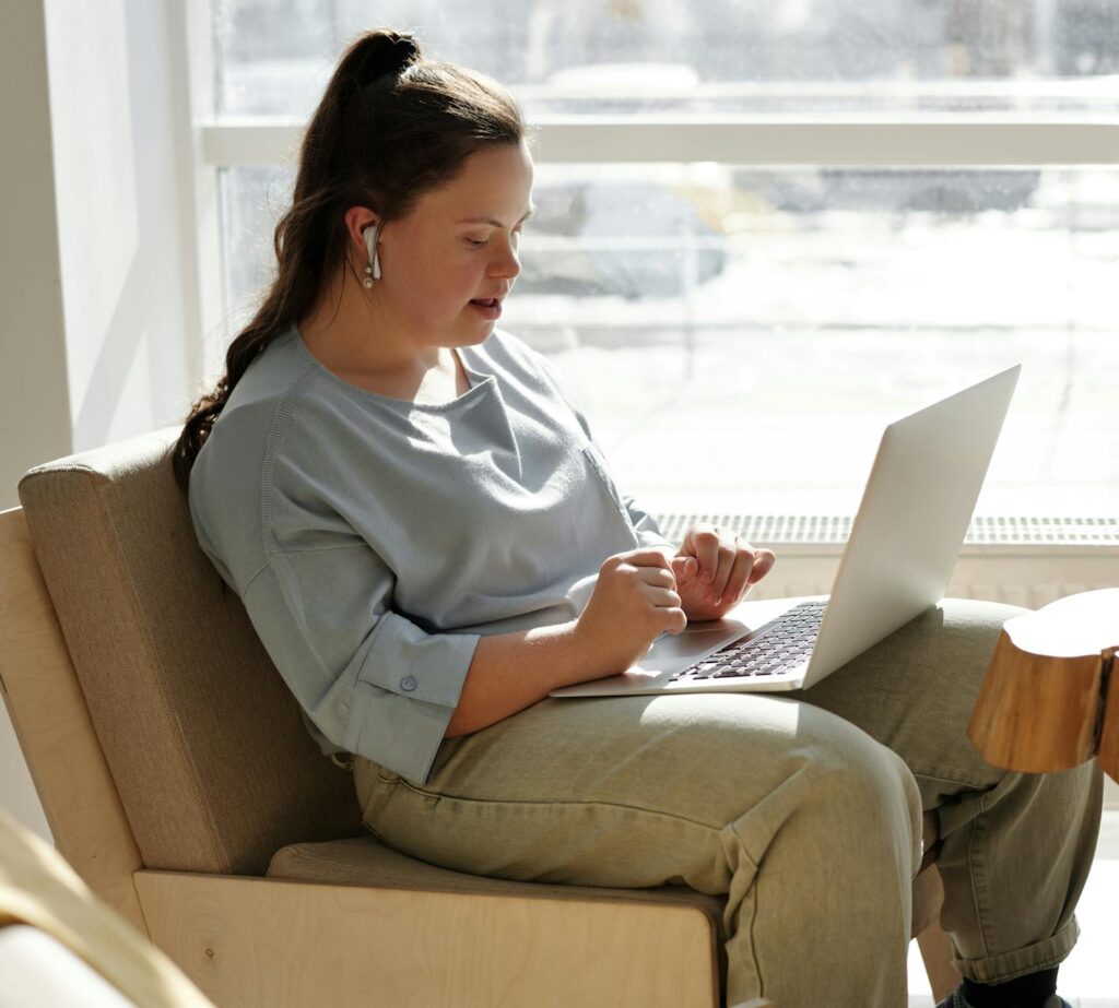 A woman working on her laptop